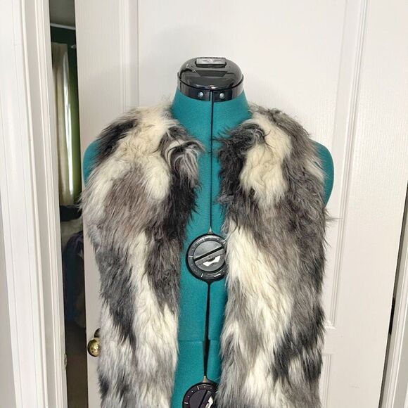 Almost Famous Faux Fur Open Front Knitted Back Lightweight Sweater Vest - Picture 4 of 11